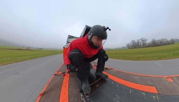 Каскадёр катапультировался с грузовика на скорости 80 км/ч и устоял на ногах