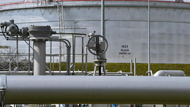 Сийярто обвинил Зеленского в прекращении поставок нефти по "Дружбе"