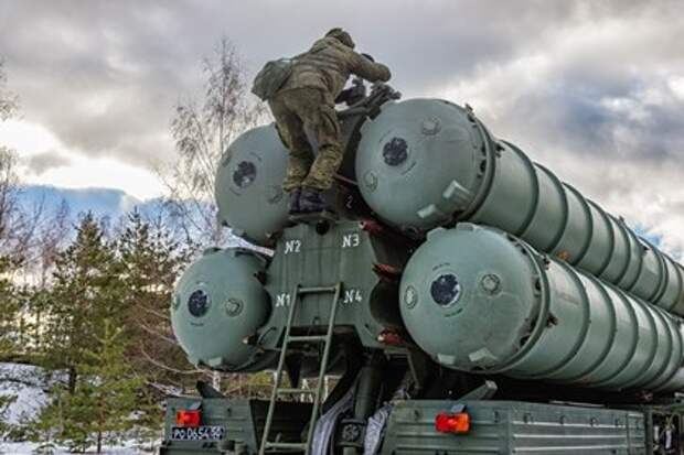 Развертывание зенитно-ракетного комплекса С-300 под Воронежем