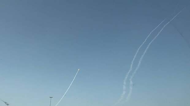 Минобороны ОАЭ сообщило об отражении ракетной атаки со стороны Ирана