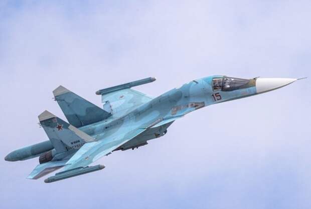 Истребители-бомбардировщики Су-34 с помощью авиабомб уничтожили личный состав и технику Вооруженных сил Украины в приграничном районе Курской области.