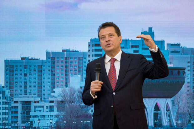 Җәмигъ мәчете, «канат» һәм самокатлар: Илсур Метшин Казанның төп темаларына аңлатма бирде