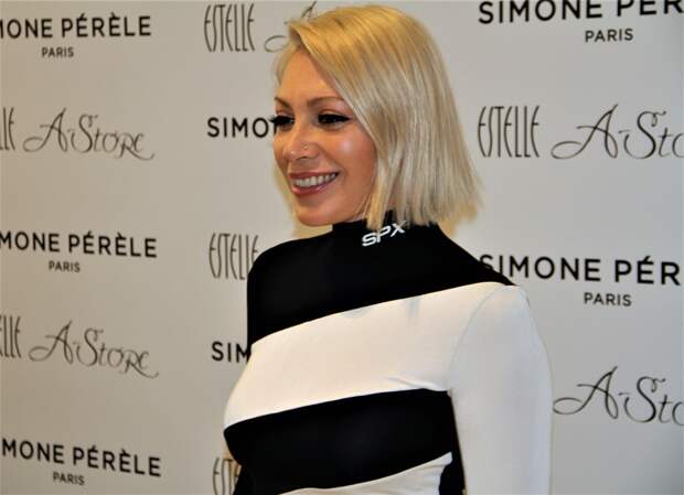 В  салоне Estelle A-store состоялось праздничное открытие первого в России корнера французского бренда белья Simone Perele.