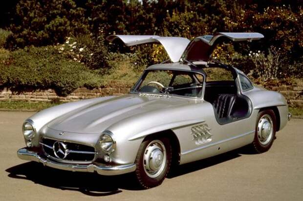 8. Mercedes-Benz 300SL Cullwing.jpg