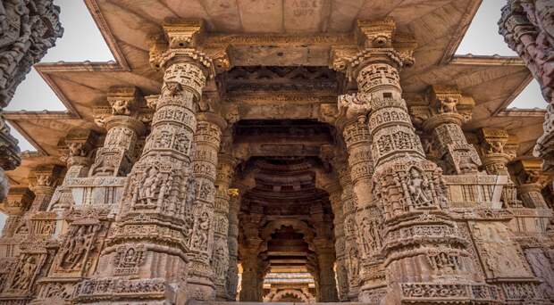 Изображение взято с сайта: https://www.ewsholidays.com/wp-content/uploads/2018/12/Modhera-Sun-Temple-Modhera-Gujarat-India8.jpg
