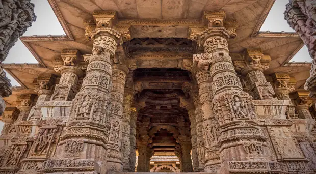    : https://www.ewsholidays.com/wp-content/uploads/2018/12/Modhera-Sun-Temple-Modhera-Gujarat-India8.jpg