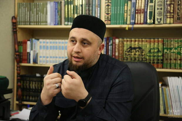 Рөстәм хәзрәт Хәйруллин: «Тренажер залларында ярымшәрә спортчы кызларга карау – гөнаһ»