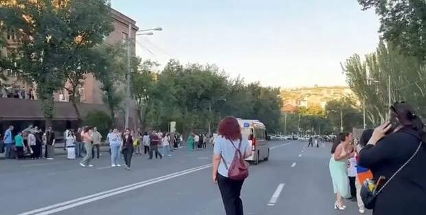 Сегодня в Ереване начались новые массовые акции за отставку премьера Пашиняна