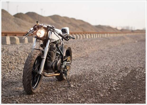 Yamaha SR250 от First Notion