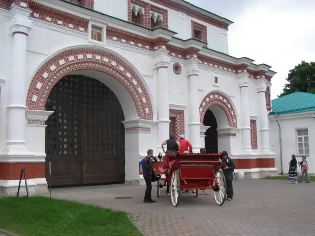 Спасские ворота Ростов Великий