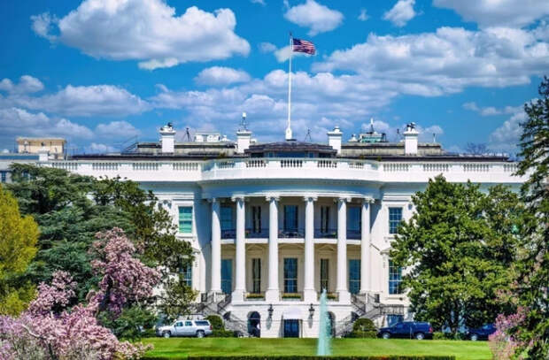 Белый дом обнародовал сжатый график согласования бального зала Трампа