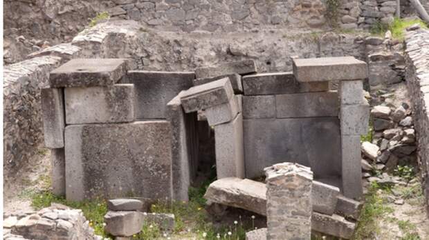 Загадка Уари: Древние мастера базальтовых плит и технологический разрыв