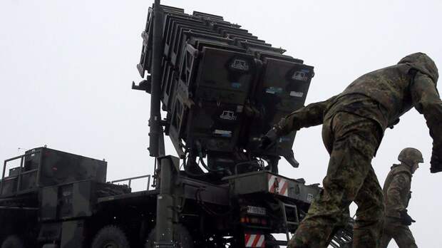 Минобороны Германии: Берлин не сможет снабжать Киев системами Patriot