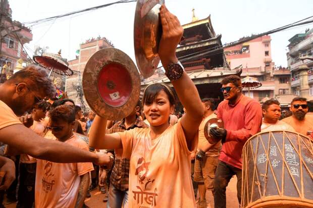 Непальский новый год и праздник Бискет Джатра в городе Тими