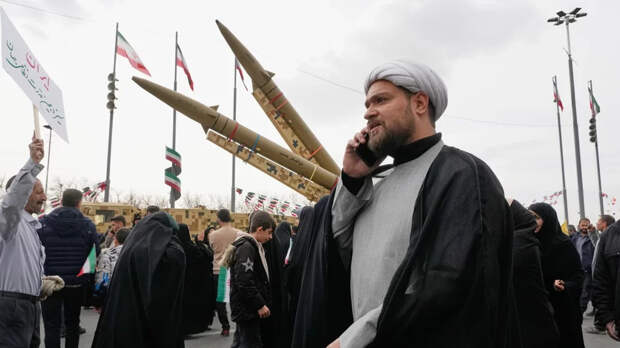 Иран может месяцами отвечать на атаки США и Израиля, допустили эксперты