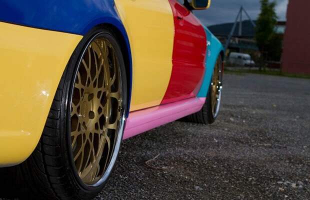 Разноцветная Audi A4 B5 в стиле Harlequin Разноцветная Audi A4 B5 в стиле Harlequin Harlequin, audi, тюнинг