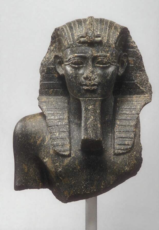 Бюст Псамтика I, Династия 26, 664-610 до н. э. \ Фото: metmuseum.org.