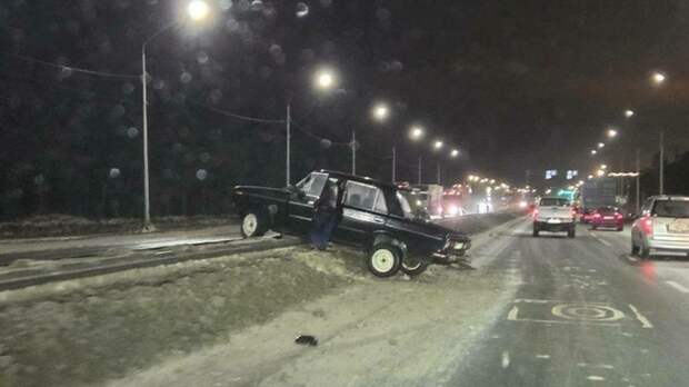 Скользкое утро. Несколько авто оказались повреждены из-за массового ДТП в Барнауле