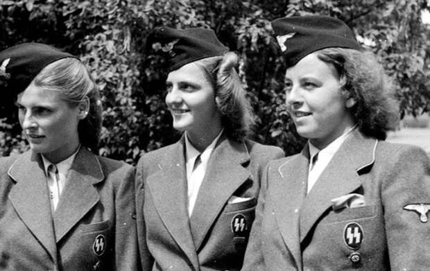 Женщины вспомогательного подразделения СС