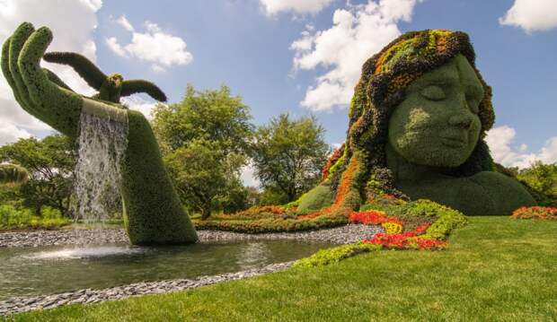Огромные скульптуры из растений в ботаническом саду в Монреале.