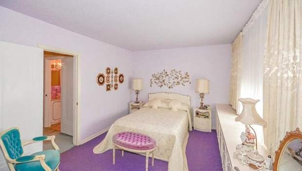 Спальная комната в пастельных тонах.