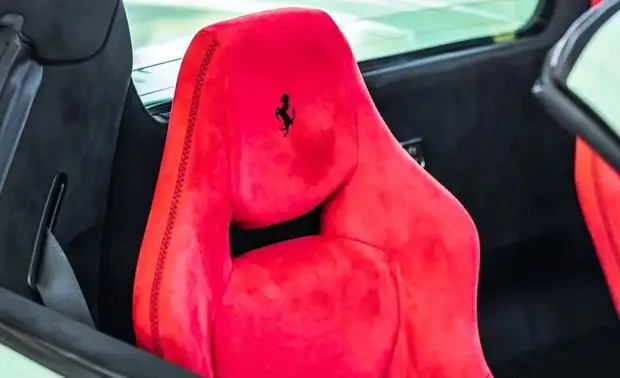 Ferrari 488 Pista Spider посвятили спорткару Стирлинга Мосса