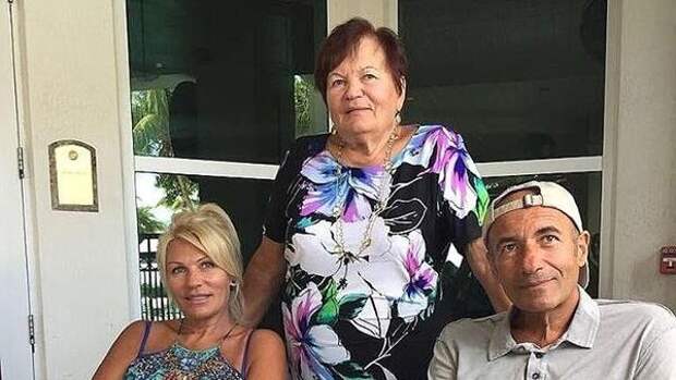 Игорь Крутой показал редкое видео с 92-летней мамой: с новой прической и ухажером