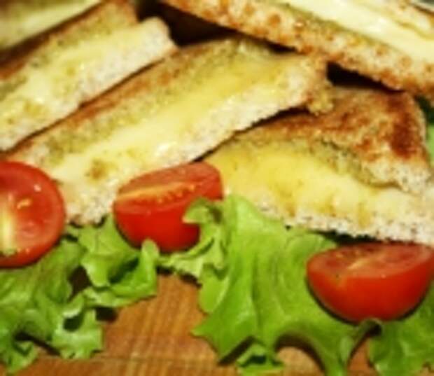 Сендвичи с сыром и соусом песто