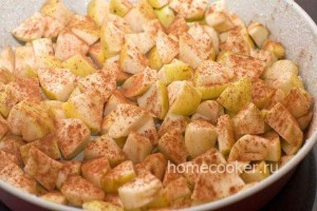 Шарлотка с яблоками YAbloki s koritsej 300x200 Шарлотка с яблоками