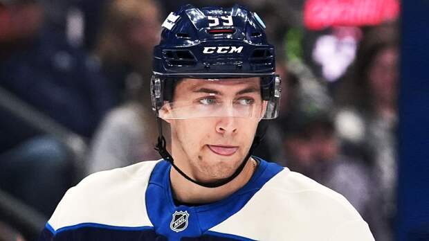 Видео: Егор Чинахов забросил дебютную шайбу за «Питтсбург» в НХЛ