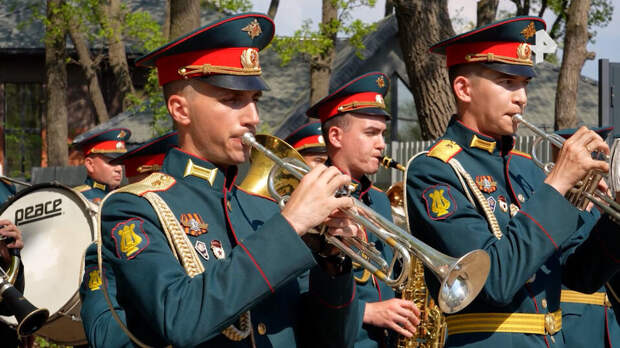 Военные провели парад в Самаре для ветерана Великой Отечественной войны
