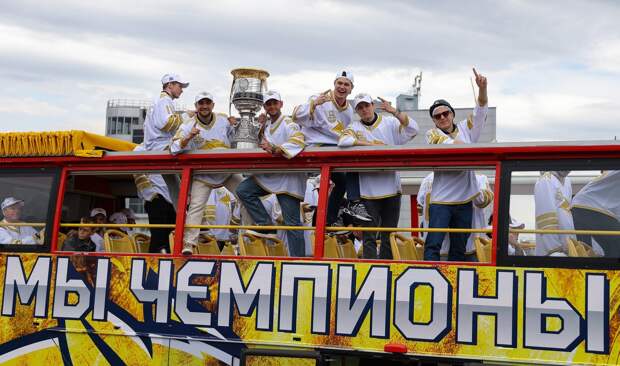 В Магнитогорске прошел чемпионский парад в честь победы «Металлурга» в Кубке Гагарина