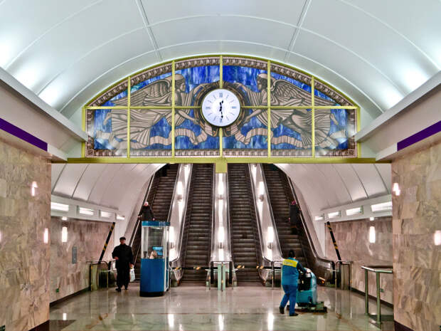 Metro_SPB_Line5_Admiralteyskaya_escalators