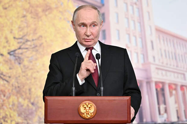 Путин: госорганы должны поддерживать людей, верящих в будущее России