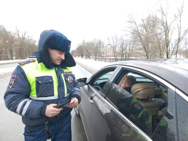 В Твери сотрудники Госавтоинспекции проверяли соблюдение перевозки детей