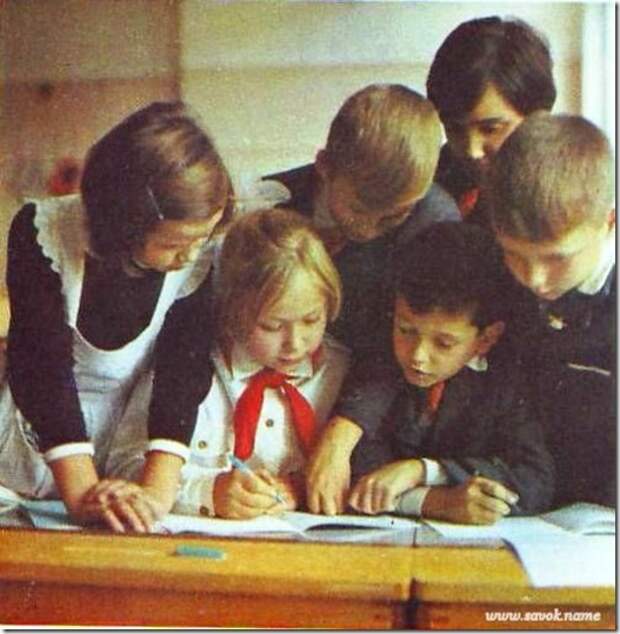 Ученики советской школы. Советские дети в школе. Школьники Советской школы. Советские школьники в классе.
