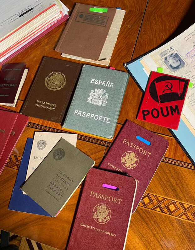 У Иосифа и Лауры Григулевич было много паспортов на разные имена.