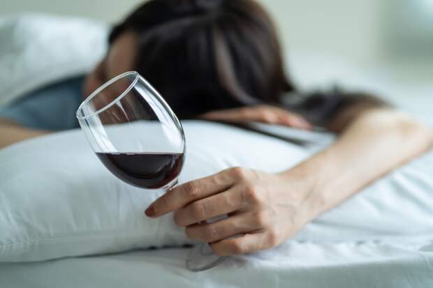 Врач предупредил об абсолютной несовместимости алкоголя с одним лекарством