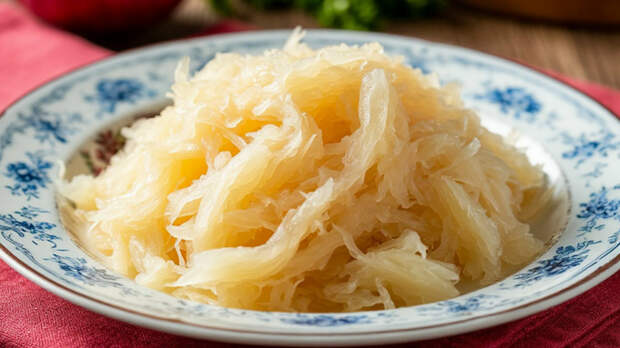 Эксперт рассказал, кому нельзя есть квашеную капусту