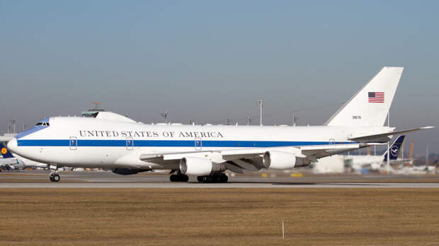 В Вашингтоне перед обращением Трампа к конгрессу сел «самолёт Судного дня»