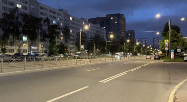 Видео: на улице Дыбенко установили более 300 светодиодных фонарей