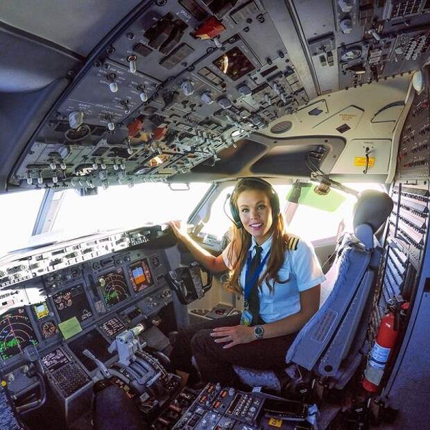 Эта девушка — пилотесса Boeing 737, но свободное время она уделяет совершенно неожиданному хобби. Эта девушка — пилотесса Boeing 737, но свободное время она уделяет совершенно неожиданному хобби.