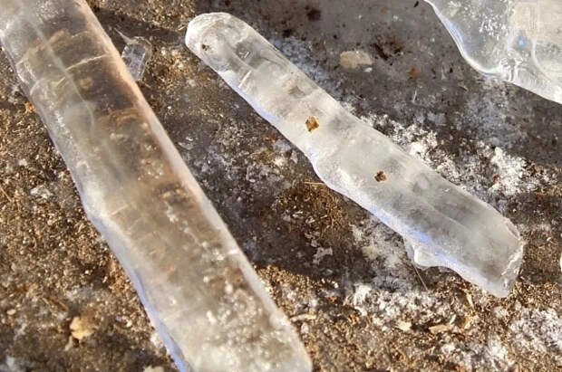 Эксперт Васильев рассказал, как бороться с сосульками в частном доме