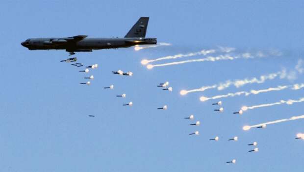 Картинки по запросу Бомбардировщики США B-52 нанесли удары по Мосулу