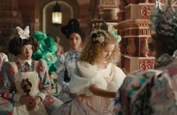 В Нижнем Новгороде представили костюмы из фильма «Летучий корабль»