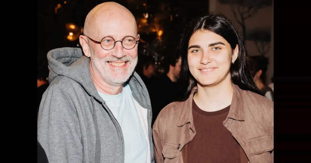 61-летний Александр Гордон женился в восьмой раз — на 23-летней художнице