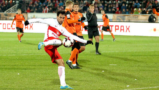 18-я минута. Ивелин ПОПОВ забивает гол, который главный арбитр Александр ЕГОРОВ не засчитает из-за офсайда. Фото Александр СТУПНИКОВ, ФК "Спартак"