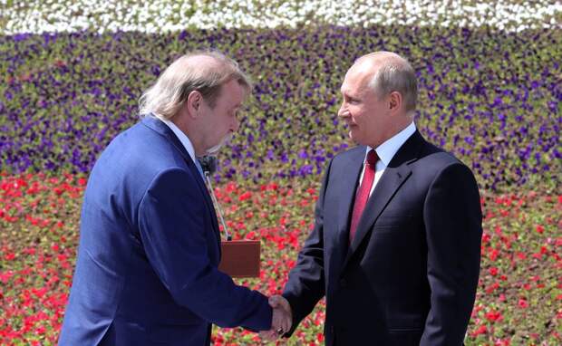 Путина стали беречь от коронавируса с утроенной силой