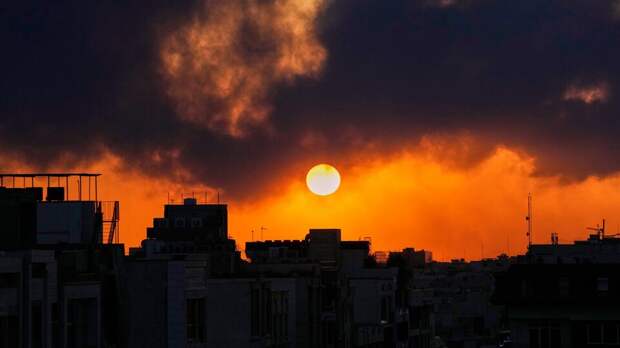 Ученые зафиксировали выброс гигантского протуберанца на Солнце