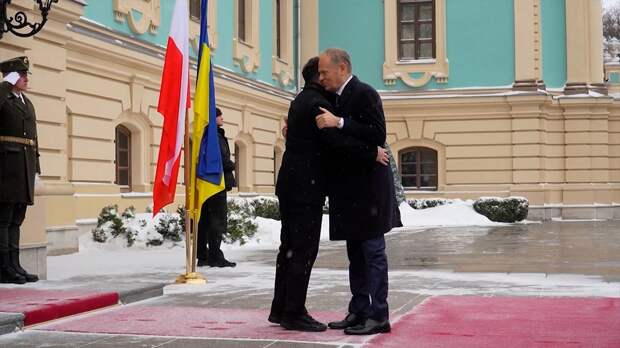 Пир на фоне катастрофы: как Зеленский встретил Туска в Киеве